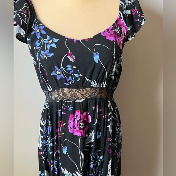 Like new Express floral sundress with lace panels - Picture 6 of 8